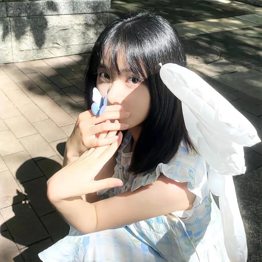 照片里的伴娘